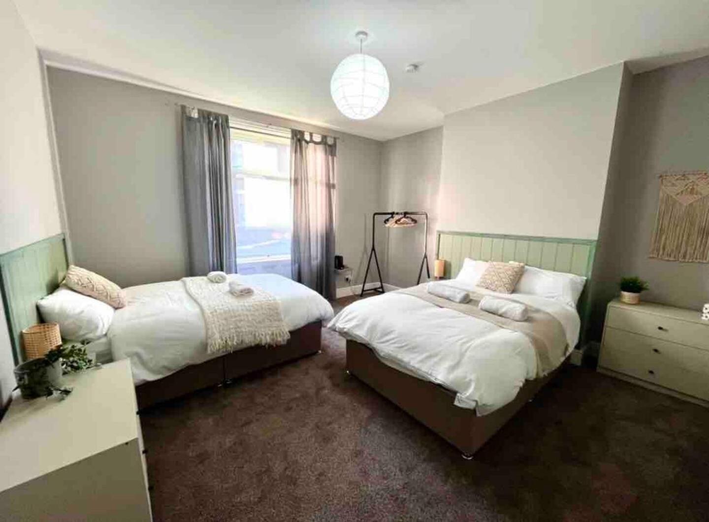 Gorgeous Spacious 2 Bedroom Home 10 Mins To City ゲーツヘッド エクステリア 写真