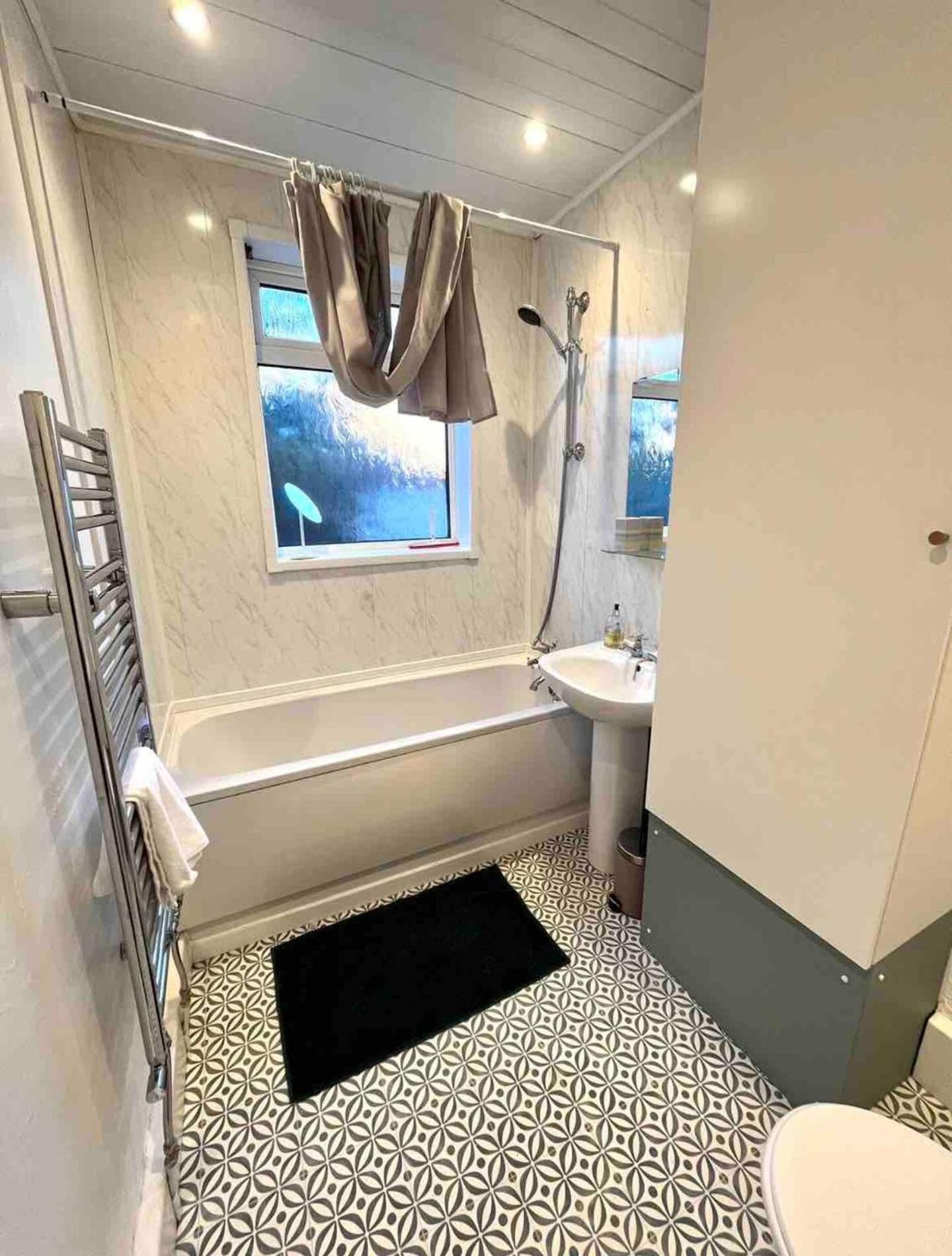 Gorgeous Spacious 2 Bedroom Home 10 Mins To City ゲーツヘッド エクステリア 写真